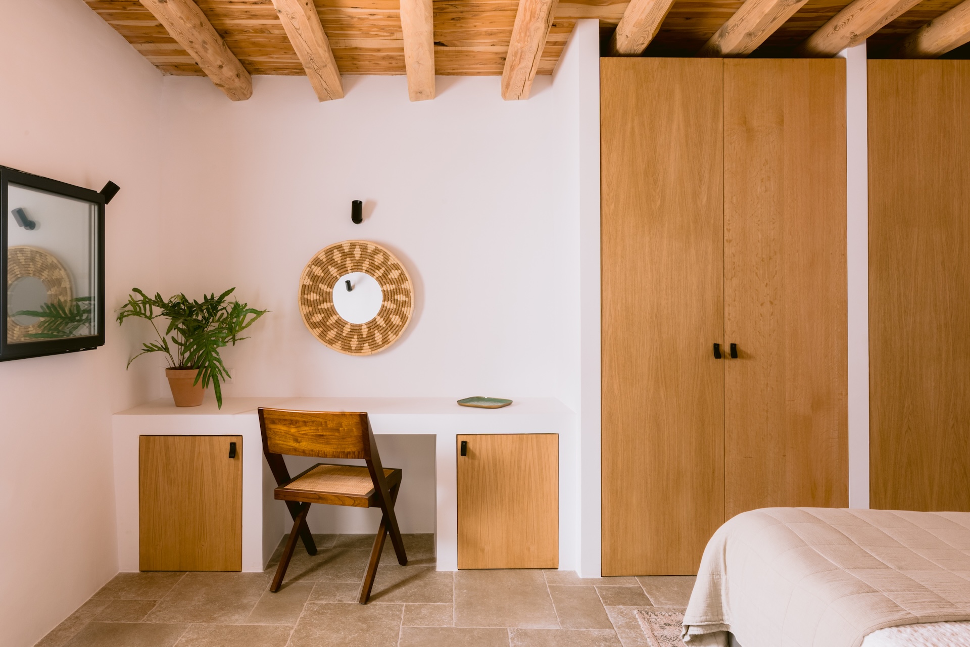 Resa Estates finca sale koop ibiza Jorge bedroom desk.jpg